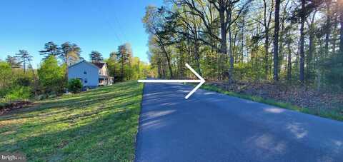 135 CROSSROADS SCHOOL ROAD, HEDGESVILLE, WV 25427