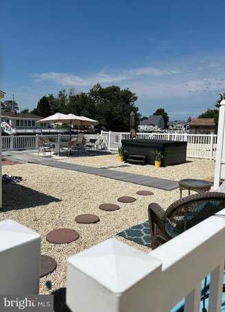 39 JETEEMALE DRIVE, MANAHAWKIN, NJ 08050