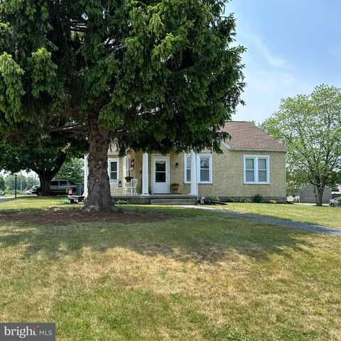 672 WAYNE AVENUE, CHAMBERSBURG, PA 17201