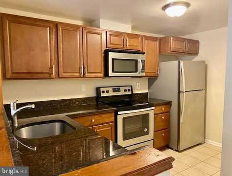 9317 CHADBURN PLACE, MONTGOMERY VILLAGE, MD 20886