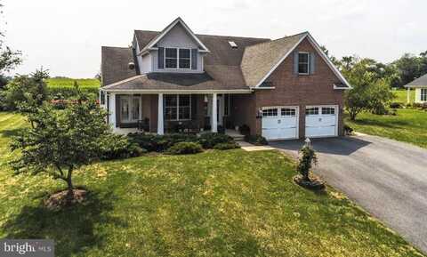 121 SUMMER BREEZE LANE, CHAMBERSBURG, PA 17202