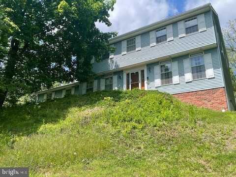 1049 VICTORY CIRCLE, READING, PA 19605