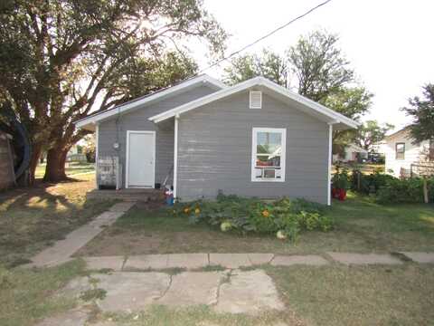 207 NW 5th St, Dimmitt, TX 79027