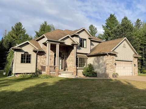 136 Wintergreen, Marquette, MI 49855