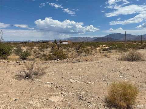 4.82 W Wilshire Road, Yucca, AZ 86438