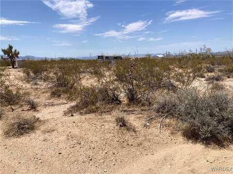 14337 S Calva Road, Yucca, AZ 86438