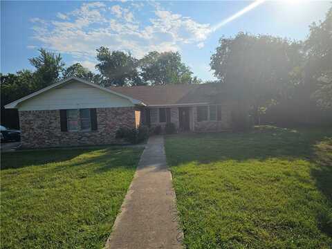 735 Dayton Drive, Robinson, TX 76706