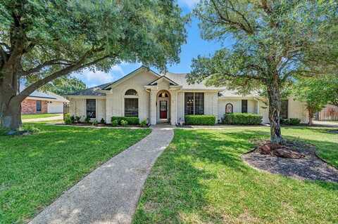 912 Oakmont Drive, Hewitt, TX 76643