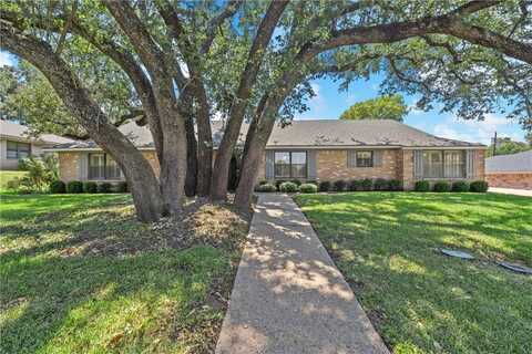 704 Woodland West Drive, Woodway, TX 76712