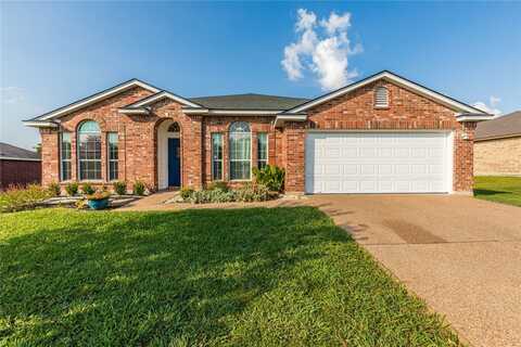 704 Pebble Creek Drive, Hewitt, TX 76643