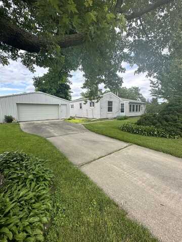 19 NE 9th Street, Oelwein, IA 50662