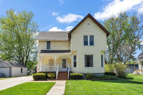 213 S Chestnut Avenue, New Hampton, IA 50659