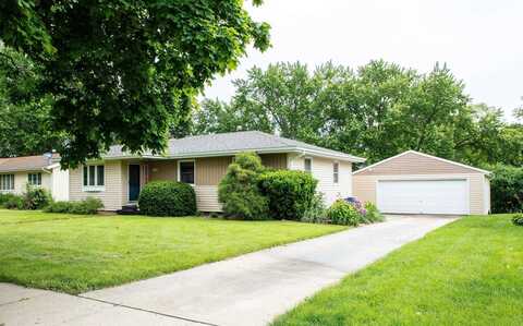 1110 Cedar River Dr., Waverly, IA 50677