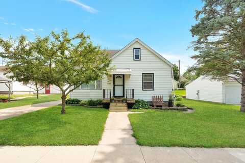 514 2nd Ave NE, Waverly, IA 50677