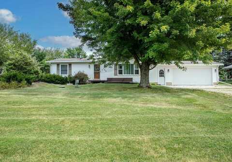 105 Fairholm Dr, Waverly, IA 50677