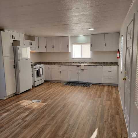 5648 S 1150 W, Riverdale, UT 84405