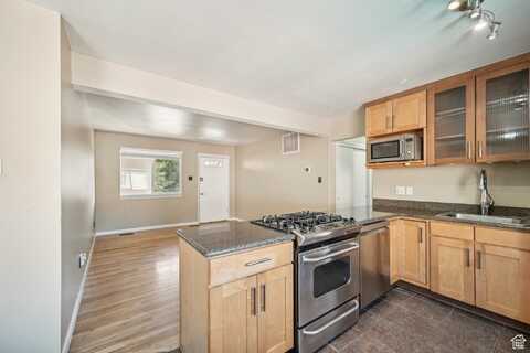 650 N 300 W, Salt Lake City, UT 84103