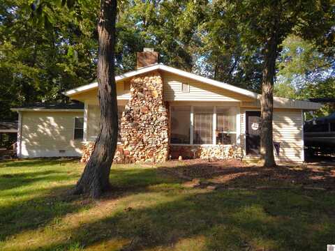 1343 Palisades Dr, Eddyville, KY 42038