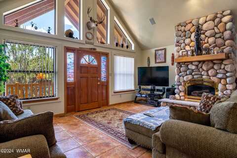 2803 Dogleg Way, Overgaard, AZ 85933