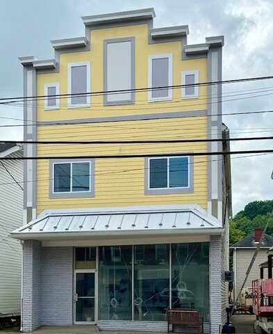 208 E Main St, Evans City, PA 16033