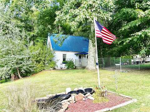 746 White Rd, Slate Lick, PA 15490