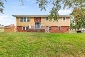 173 Victoria Dr, Carroll Park, PA 15063