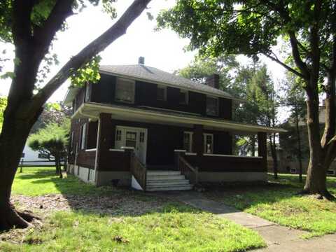 131 Ligonier St, Saint Clair, PA 15944