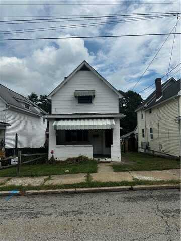 538-538 1/2 Walnut St, Vandergrift, PA 15690