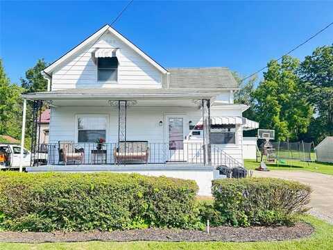 2716 Harbison St, Natrona, PA 15065