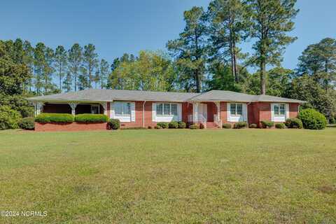 647 E Southerland Street, Wallace, NC 28466