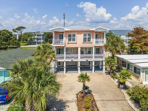 121 N 4th Avenue, Kure Beach, NC 28449