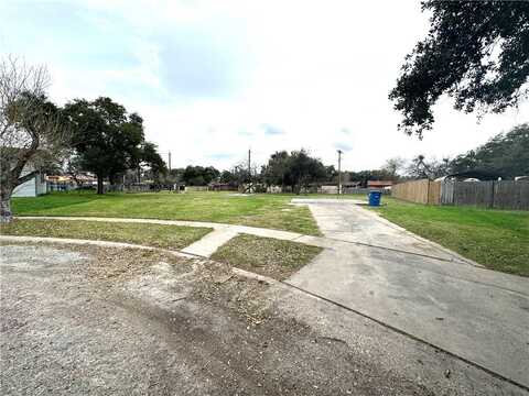 344 Mesquite Street, Sinton, TX 78387