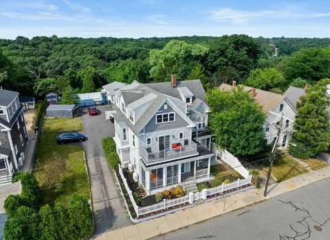 31 Mayflower Street, Plymouth, MA 02360