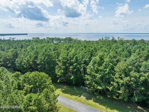 127 Garbacon Drive, Beaufort, NC 28516