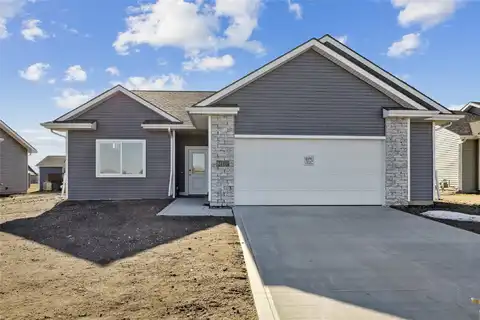 2103 White Oak Lane, Granger, IA 50109