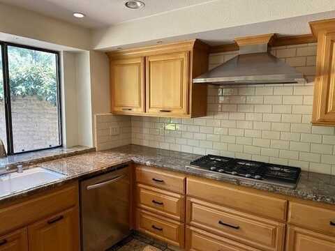 2890 Huntington Lane, Fresno, CA 93721