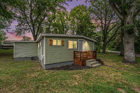 6597 Lakewood Drive, Delton, MI 49046