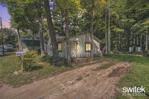 14194 Hicks Lake Drive, Evart, MI 49631