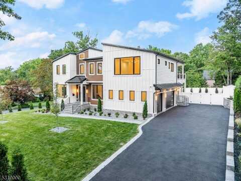 1 Barry Ln, Millburn, NJ 07078