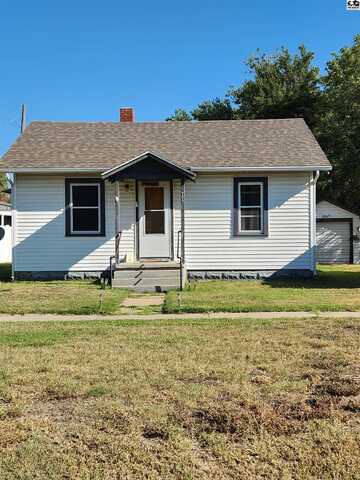 708 W 14th Ave, Hutchinson, KS 67501