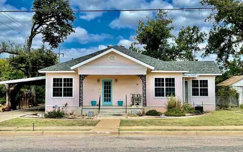 301 E Sandstone Street, Llano, TX 78643