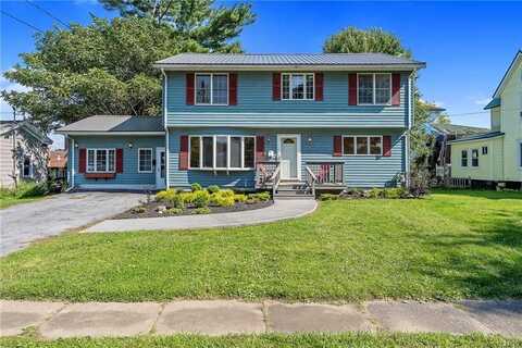 32 Church St, Pulaski, NY 13142