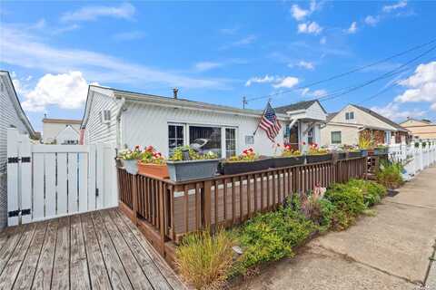 637 S 7th Street, Lindenhurst, NY 11757