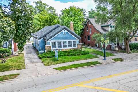 421 N Hough Street, Barrington, IL 60010