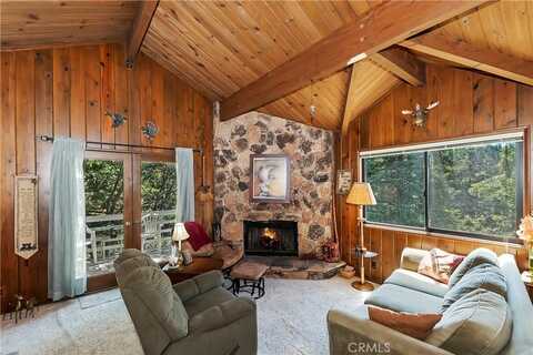 763 E Victoria Court, Lake Arrowhead, CA 92352