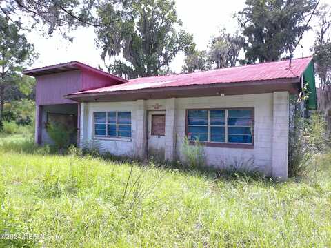 435 W RIVER Road, Palatka, FL 32177