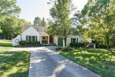 6742 Oakes Road, Brecksville, OH 44141