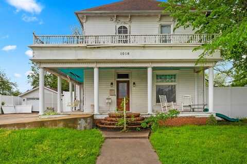 1016 E California, Gainesville, TX 76240