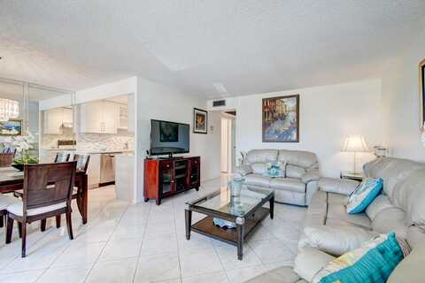 2070 Guildford D, Boca Raton, FL 33434