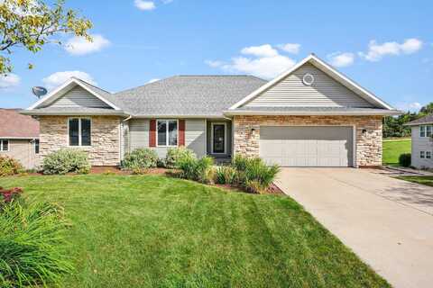 700 Prairie Hills Drive, Dodgeville, WI 53533